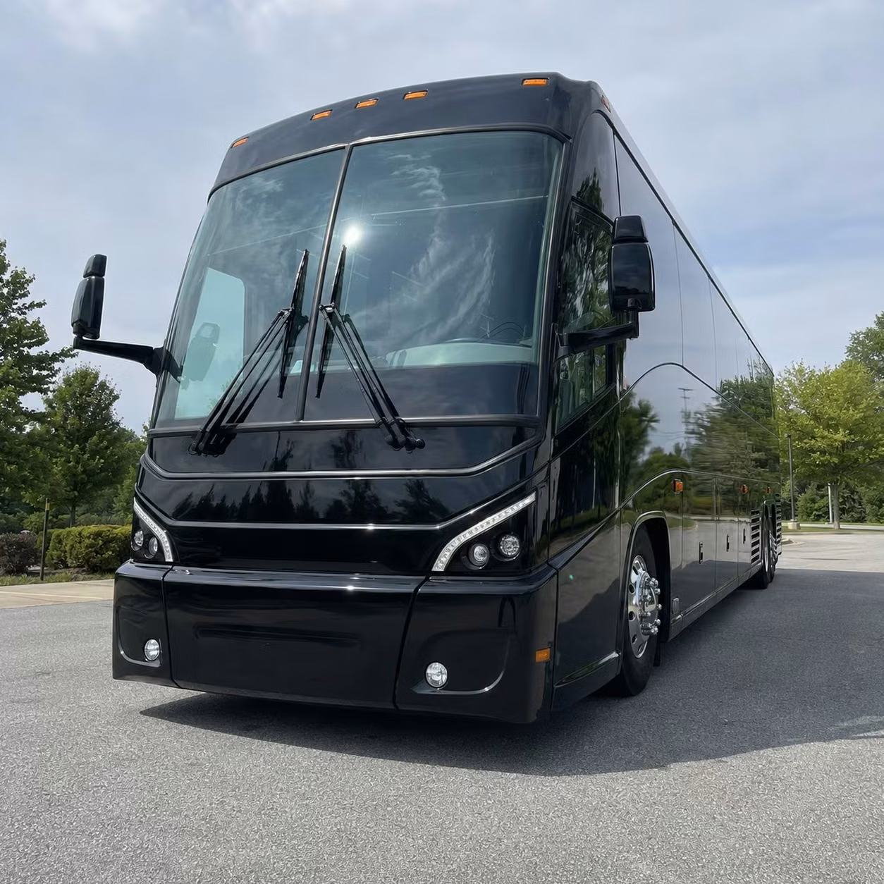 a white plains charter bus network that handles federal and municipal contracts
